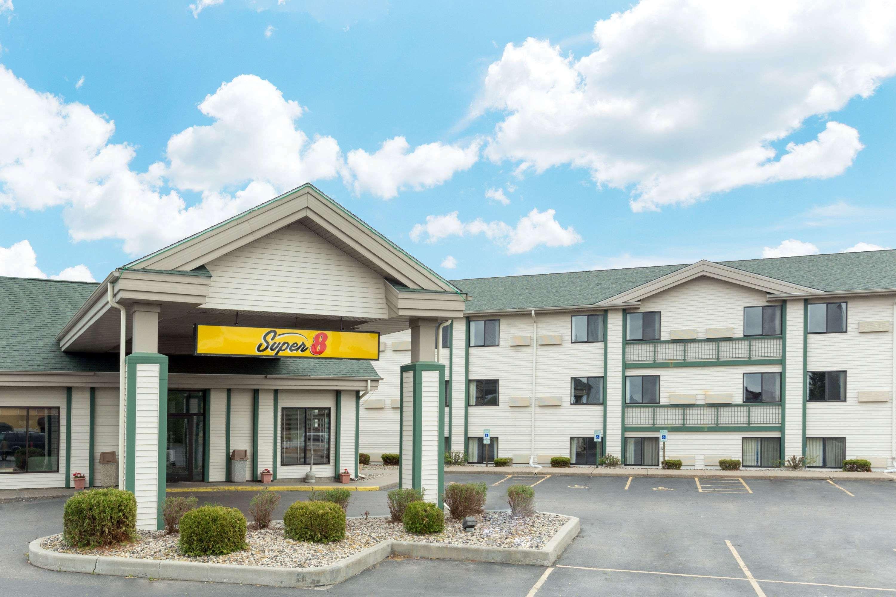 Super 8 By Wyndham Wisconsin Dells Hotel Exterior photo