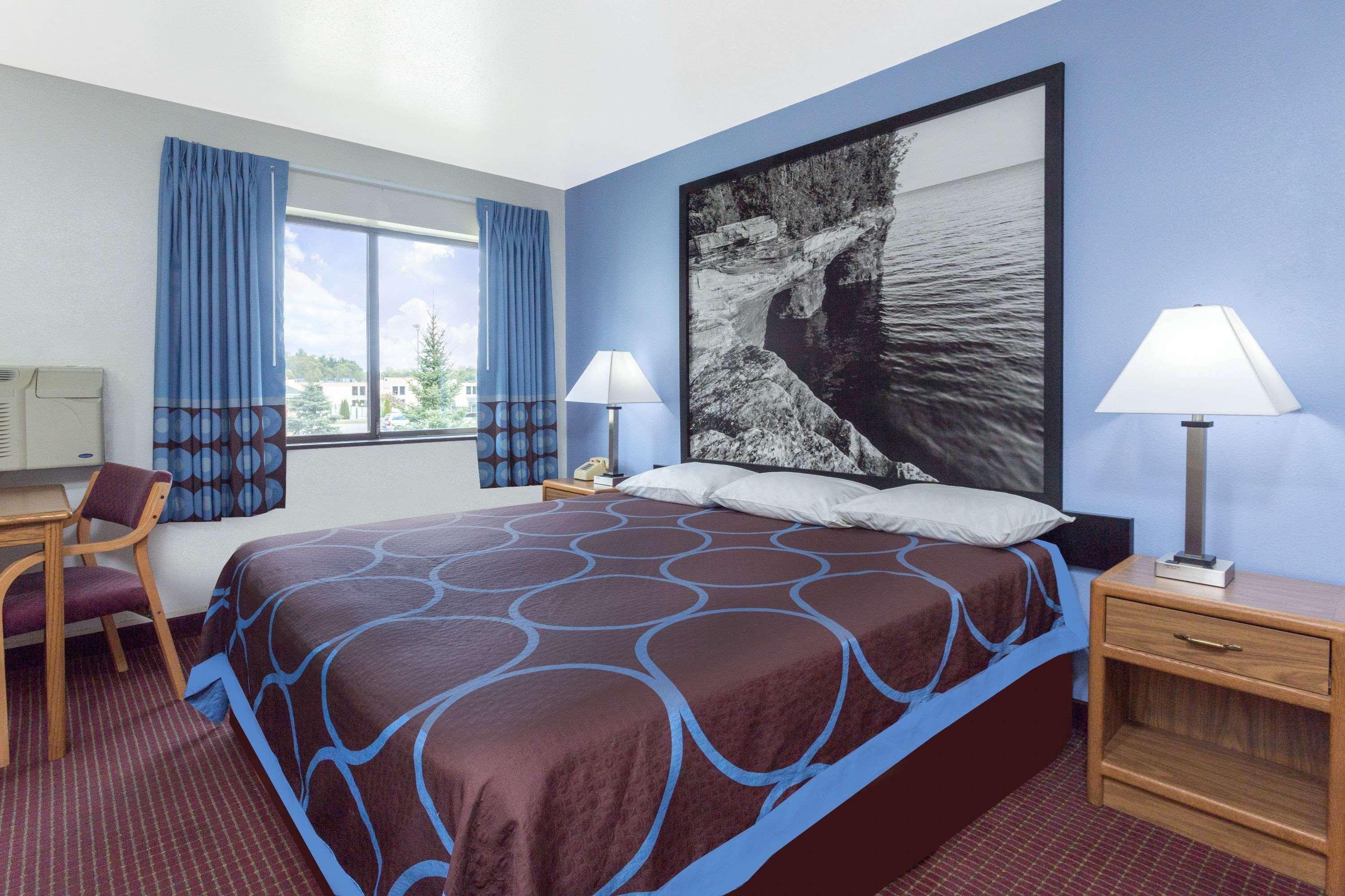 Super 8 By Wyndham Wisconsin Dells Hotel Exterior photo