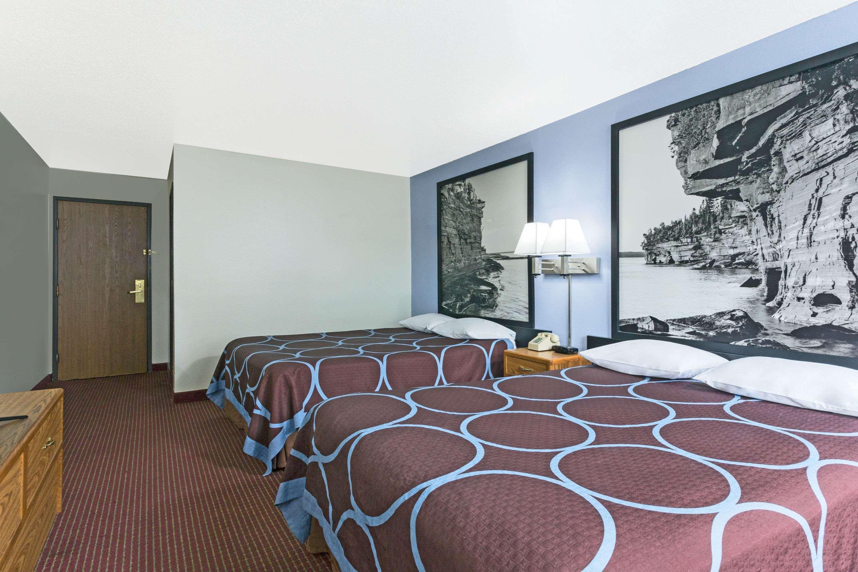 Super 8 By Wyndham Wisconsin Dells Hotel Exterior photo