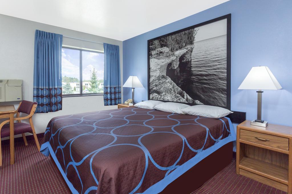 Super 8 By Wyndham Wisconsin Dells Hotel Exterior photo